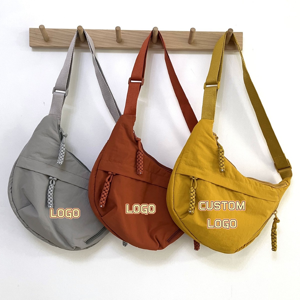 Half Moon Crescent - Crossbodytas van nylon met eigen logo,