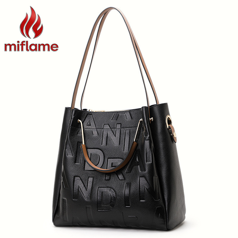 Top Handle Structured - Schoudertas voor dames Stille luxe emmertas